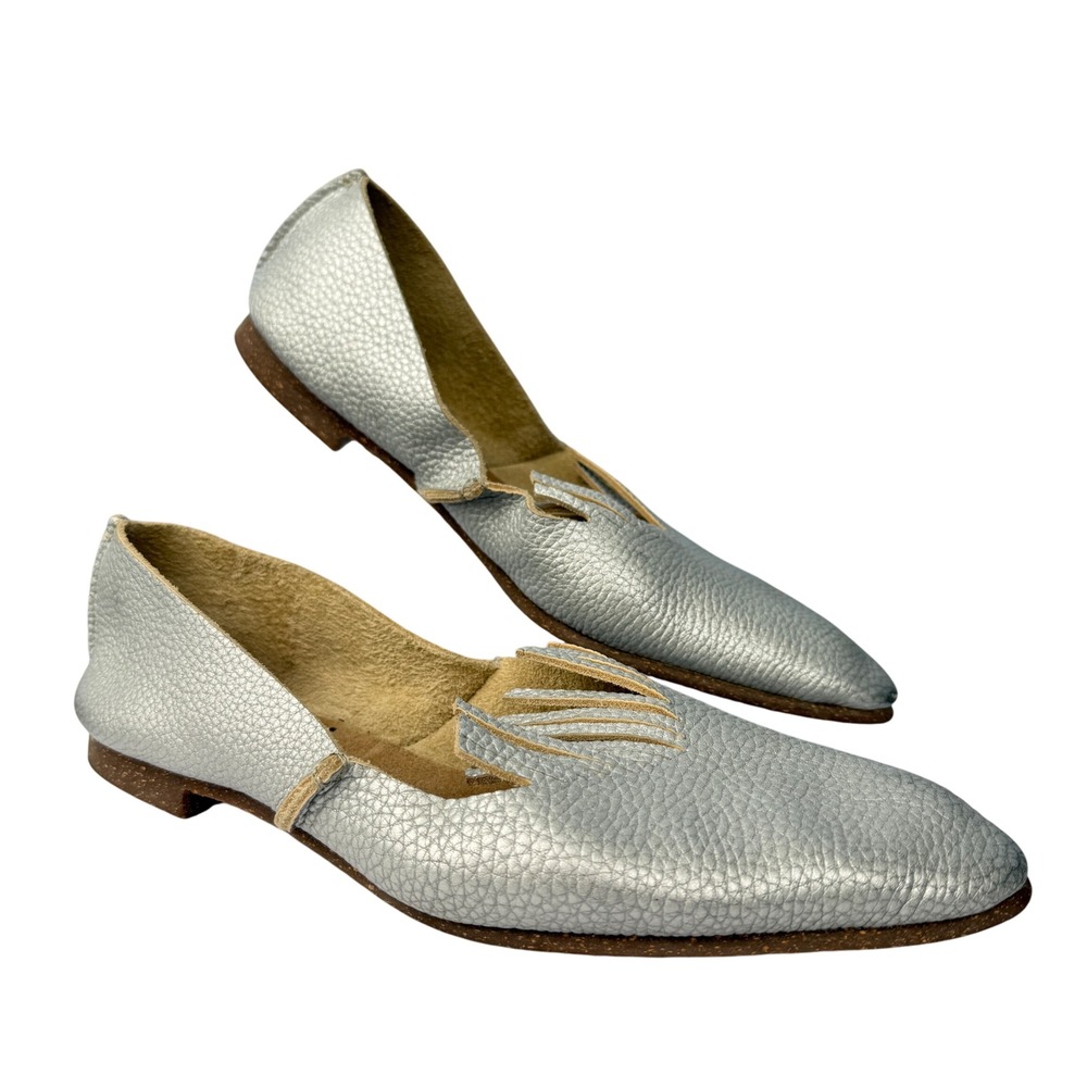 U‑DOT Made‎ in Japan Silver Leather Fringe Flats One Piece Women's Size 8